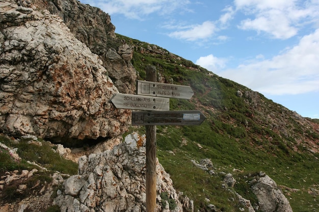 Passeggiata attraverso le Dolomiti italiane