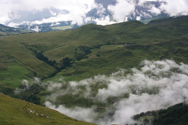 Passeggiata attraverso le Dolomiti italiane