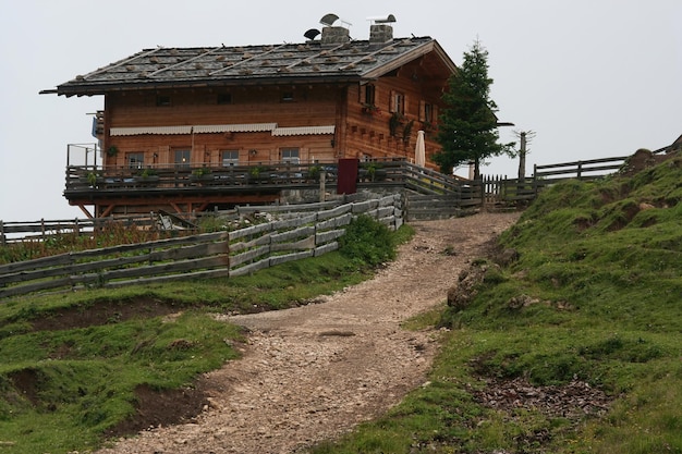 Passeggiata attraverso le Dolomiti italiane