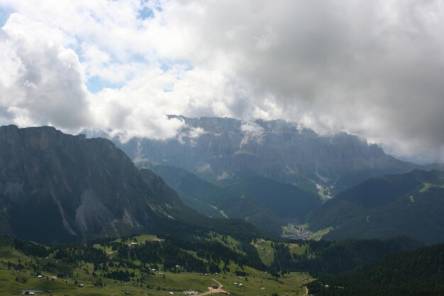 Passeggiata attraverso le Dolomiti italiane