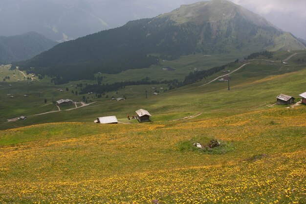 Passeggiata attraverso le Dolomiti italiane