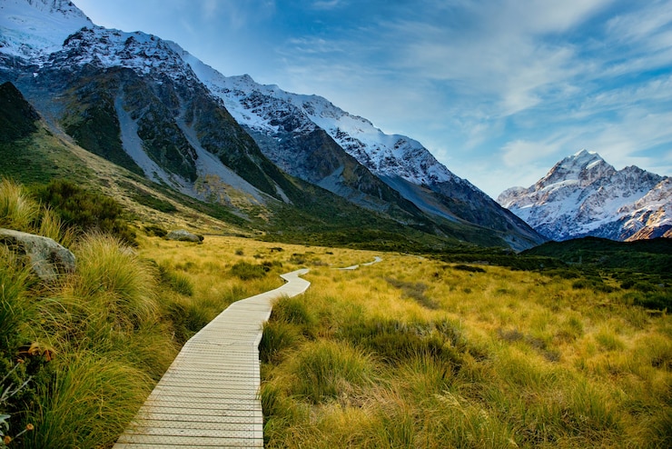 Foto passeggiata lungo la valle nel parco nazionale di aoraki