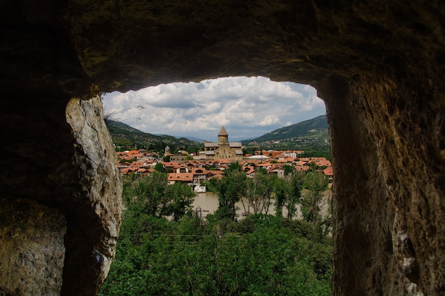 Passeggiate del vecchio Tbilisi.panorama di TBILISI, GEORGIA vista dall'alto in estate.