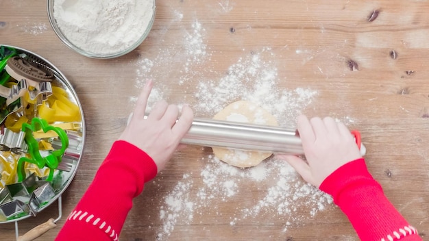 Passo dopo passo. Cottura natalizia. Fare i biscotti di zucchero per Natale.