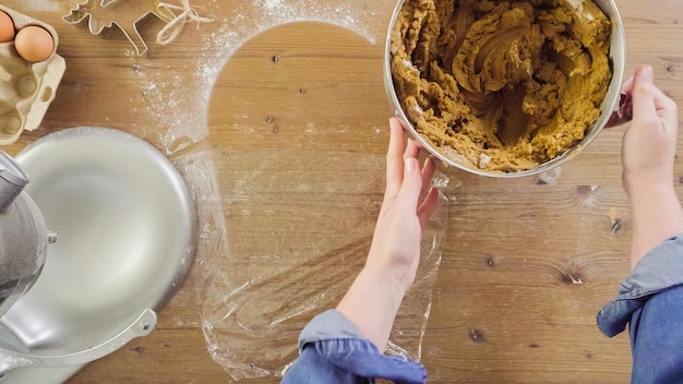 Passo dopo passo. Impasto per doppia infornata di biscotti pan di zenzero.