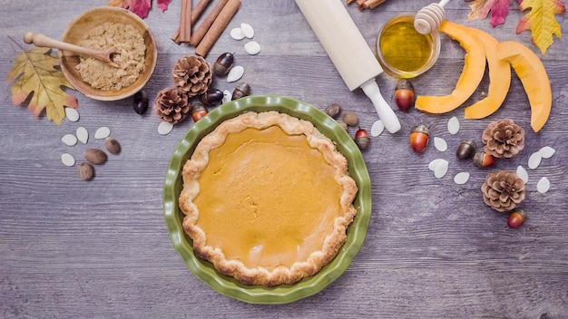 Passo dopo passo. Torta di zucca fatta in casa per la cena del Ringraziamento.