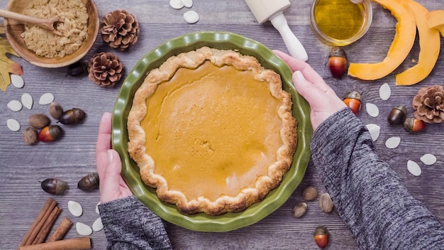 Passo dopo passo. Torta di zucca fatta in casa per la cena del Ringraziamento.