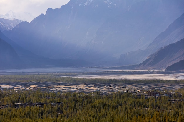 Passu è un piccolo villaggio situato nella valle superiore del Gojal di Hunza, nel nord del Pakistan