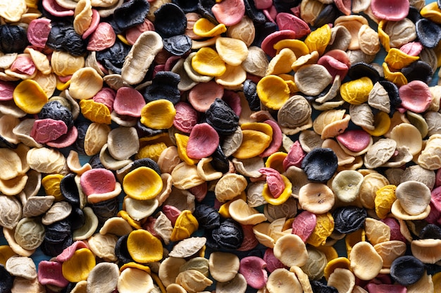 Pasta a base di grano duro di diversi colori