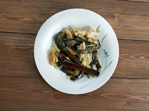 Pasta al forno gustosa con le melanzane - Pasta italiana con melanzane