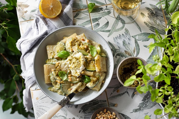 Pasta al pesto di zucchine e ricotta