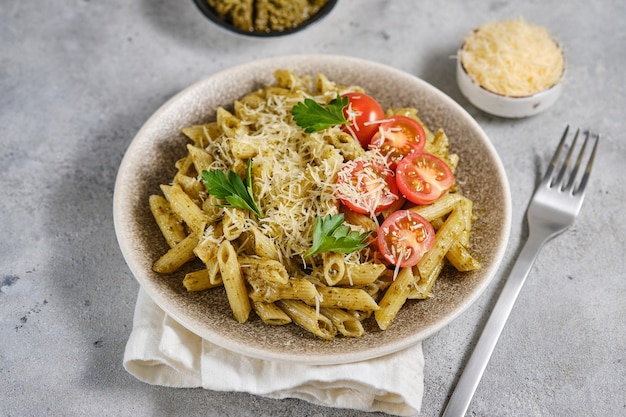 Pasta al pesto e formaggio