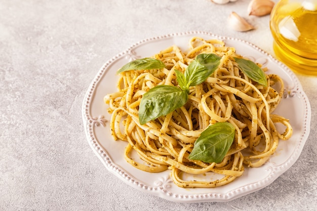 Pasta al pesto fatto in casa