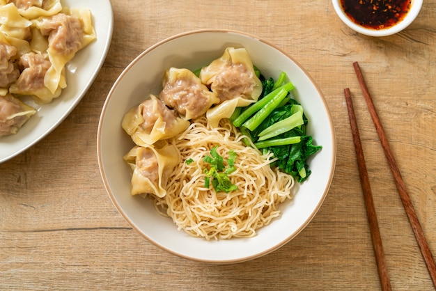 pasta all'uovo essiccata con wonton di maiale o gnocchi di maiale senza zuppa Stile asiatico