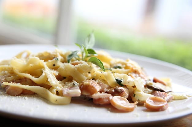 Pasta alla carbonara cibo italiano