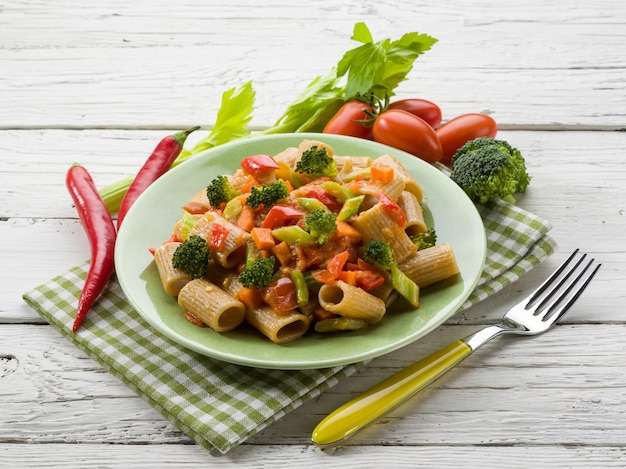 Pasta con broccoli e sedano