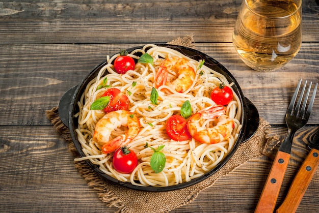 Pasta con gamberi alla griglia