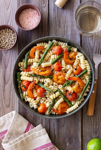 Pasta con gamberi, asparagi e pomodori Mangiare sano Dieta