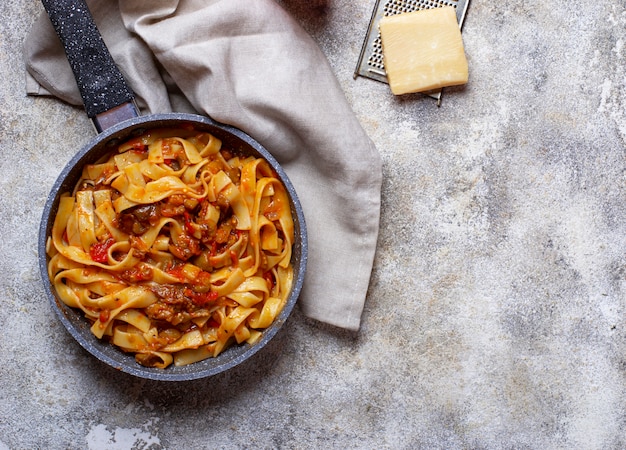 Pasta con melanzane e pomodori