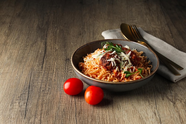 Pasta con polpette concetto di cibo gustoso e delizioso