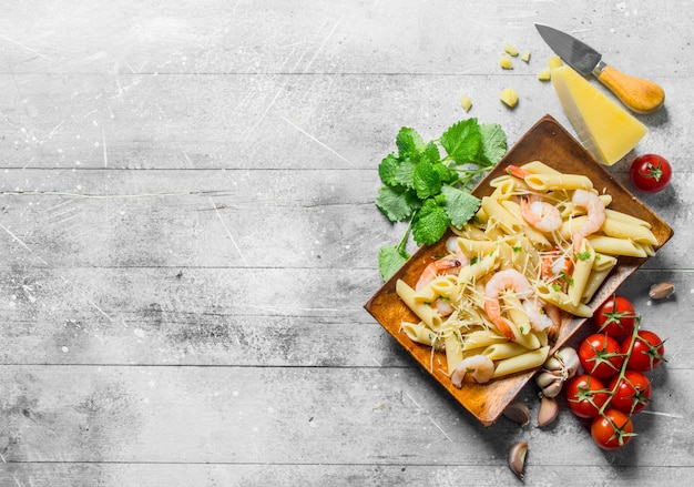 Pasta con scampi Parmigiano e ciliegia