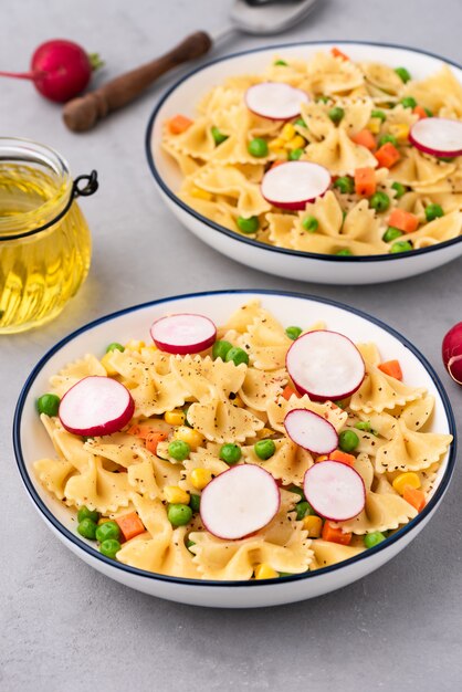 Pasta con sfondo di cibo vegetale