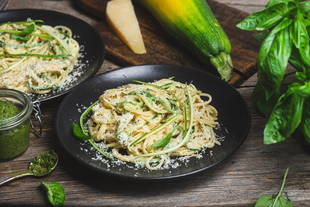 Pasta con zucchine e salsa di panna