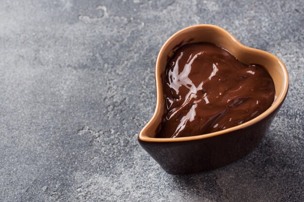 Pasta di cioccolato con cannella e anice