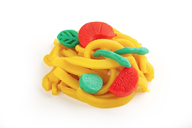 Pasta di plastilina isolata