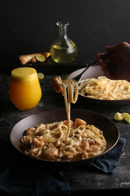 Pasta di pollo e gamberi