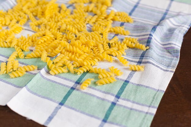 Pasta di semola di grano duro su soffice tela di cotone Prodotti alimentari