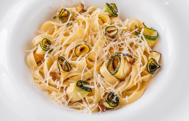 Pasta di zucchine tagliatelle