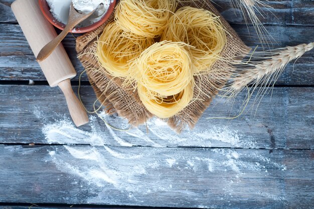 Pasta e ingredienti freschi