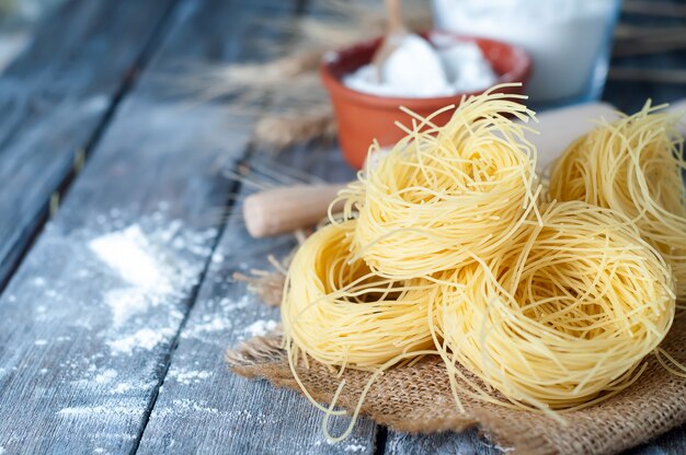 Pasta e ingredienti freschi