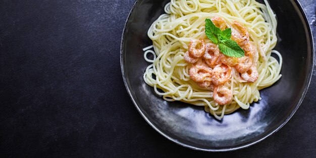 pasta gamberetti spaghetti cremoso gamberi salsa di frutti di mare