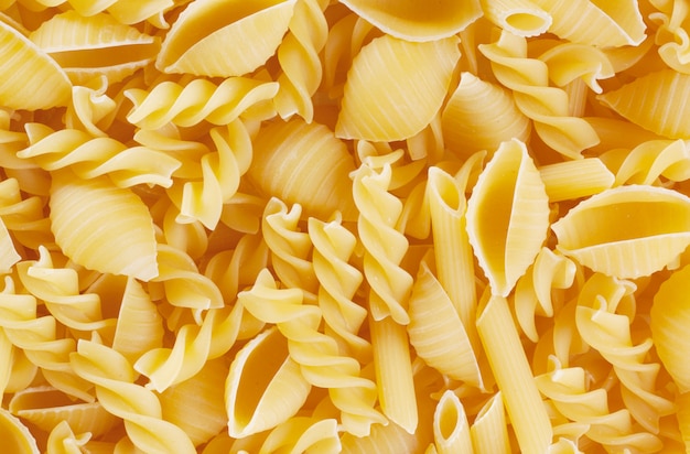 Pasta grezza di diverse forme