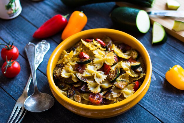 Pasta italiana con verdure