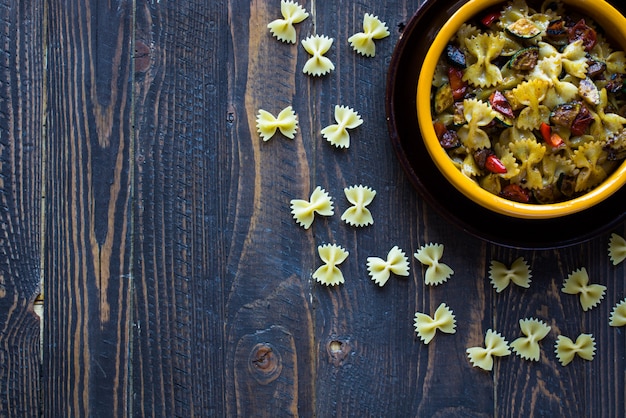 Pasta italiana con verdure