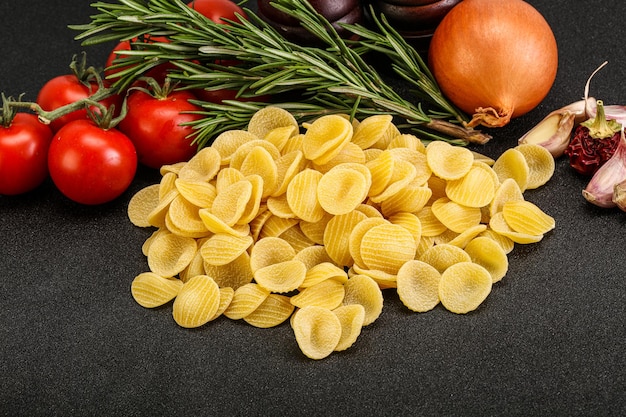 Pasta italiana cruda Orecchiette per la cottura