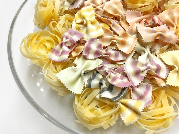 Pasta italiana di maccheroni non cotta Foto di cibo crudo