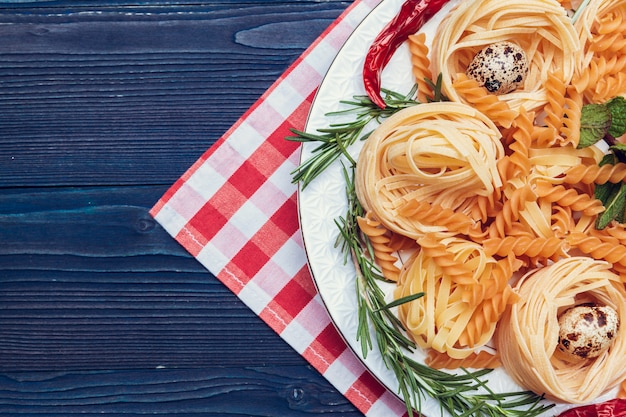 Pasta italiana grezza, vista dall'alto