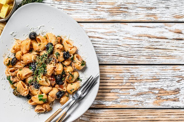 Pasta italiana tradizionale con pomodoro