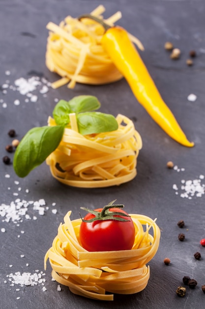 Pasta secca con pomodori