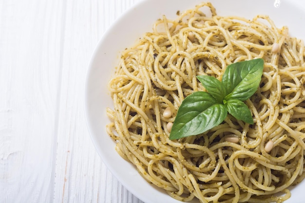 Pasta spaghetti con salsa al pesto Sfondo di cibo italiano