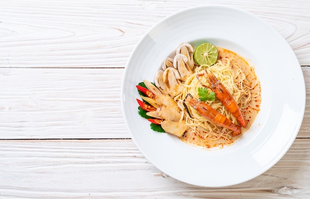 pasta spaghetti gamberi piccanti (Tom Yum Goong)