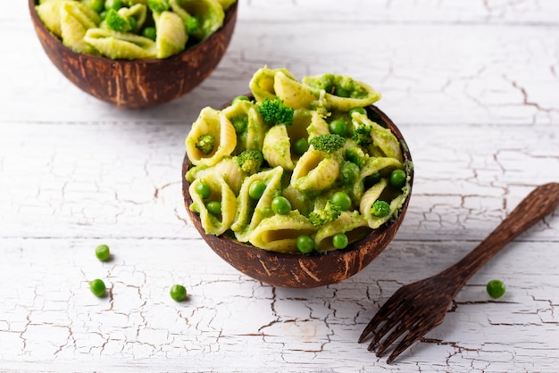 Pasta vegana con salsa verde