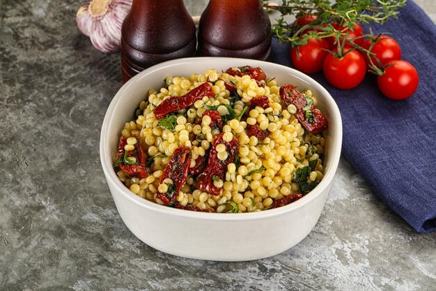 Pasta vegetariana ptitim con verdure