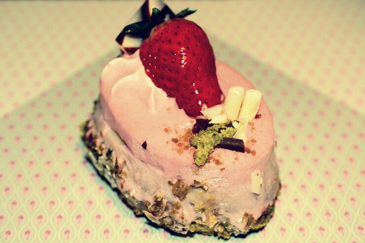 Foto pasticceria di fragole in tavola