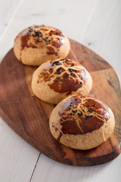 Pasticceria fresca su bianco