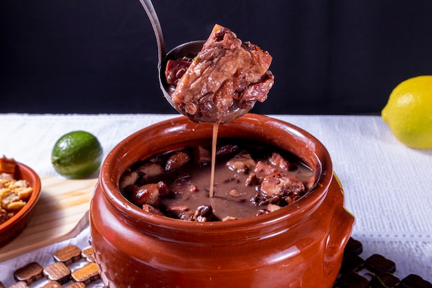 Pasto brasiliano feijoada